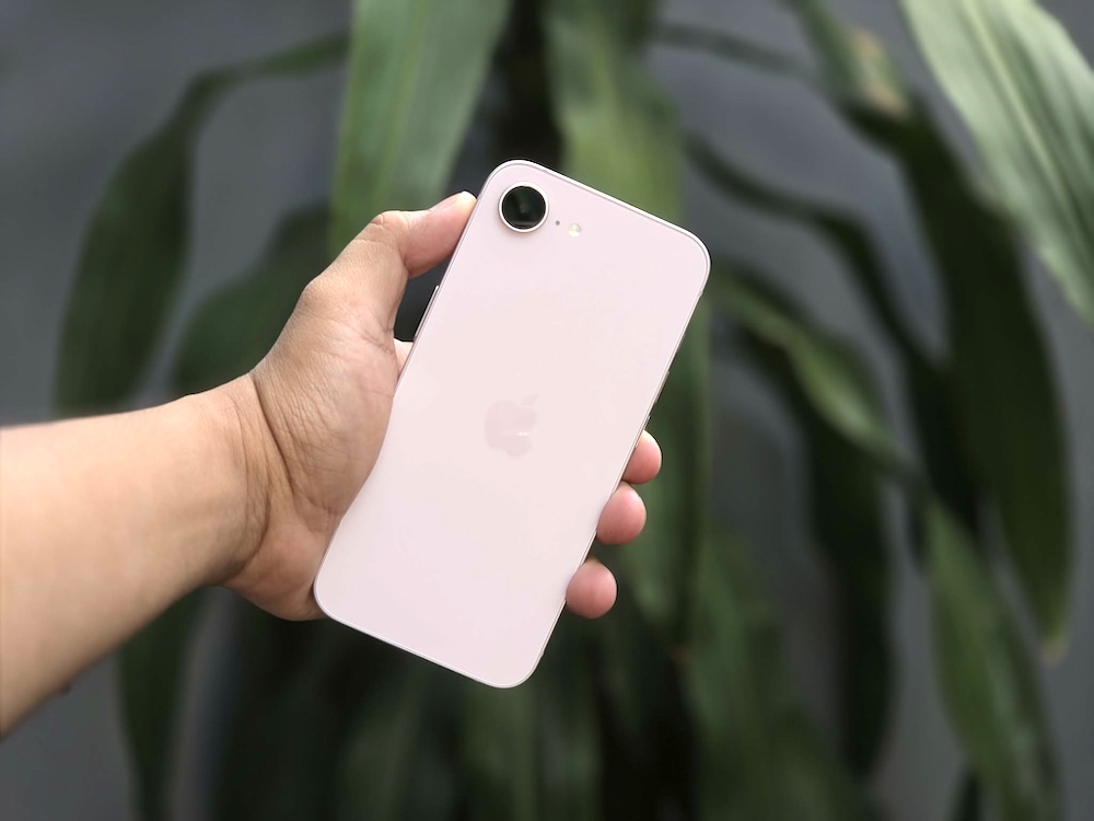 Review: iPhone 17e keeps things simple, smooth, and dependable