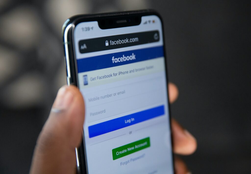 Facebook rolls out free verification badges for users